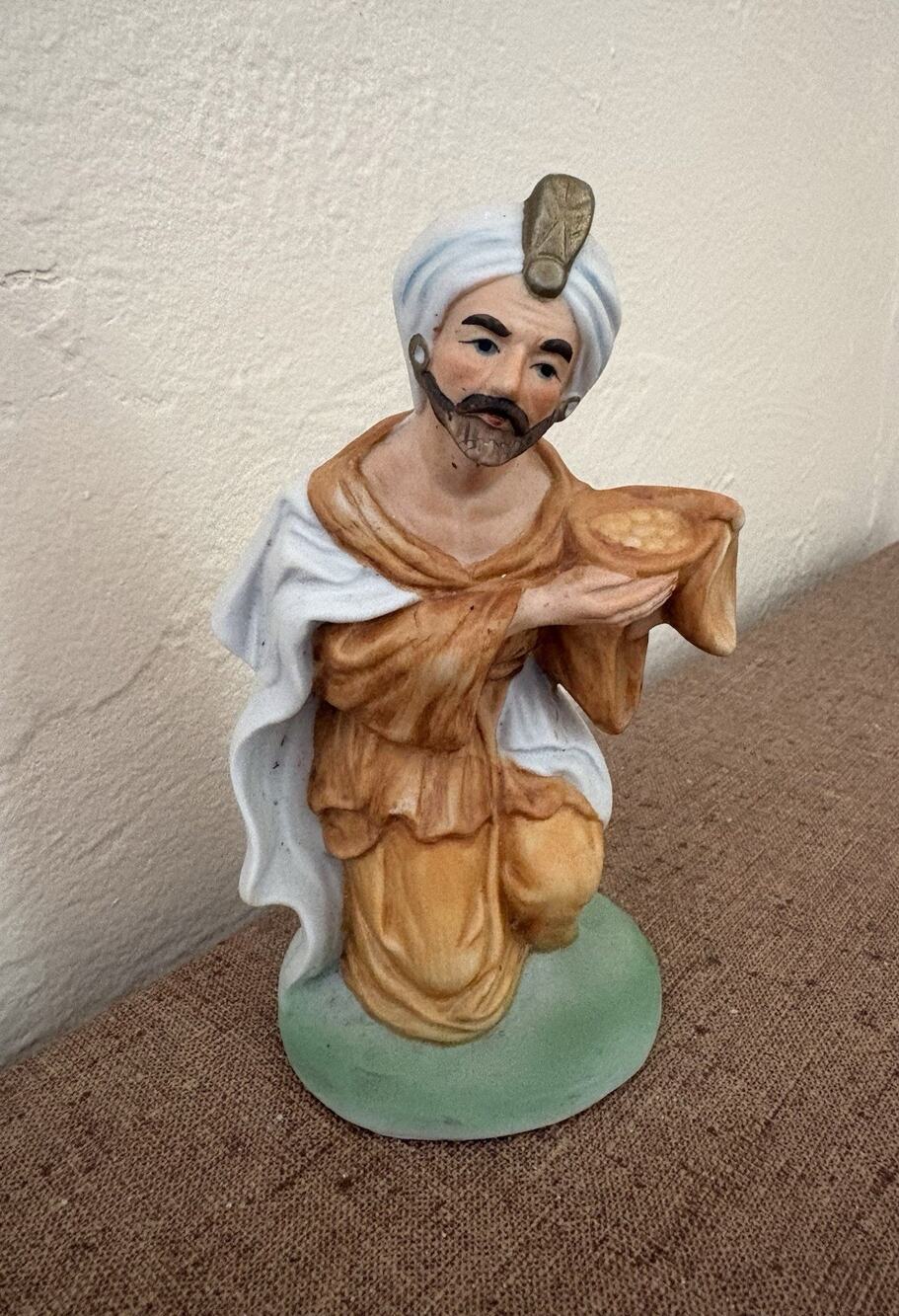 Brinns Nativity Replacement Wisemen Figurine Carrying Gold Original Tag Taiwan